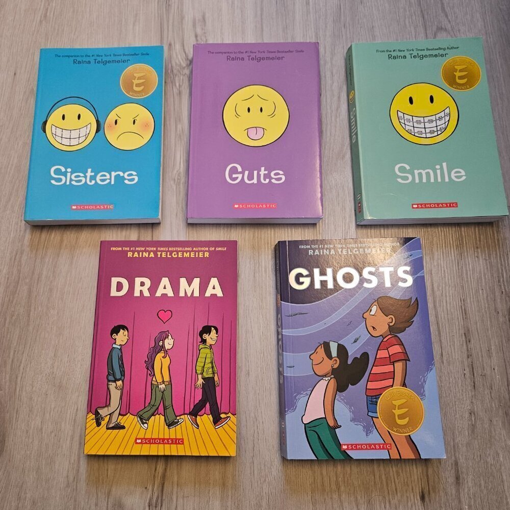 Raina Telgemeier Collection Paperback Book (Smile, Drama, Sisters, Ghosts, Guts)
